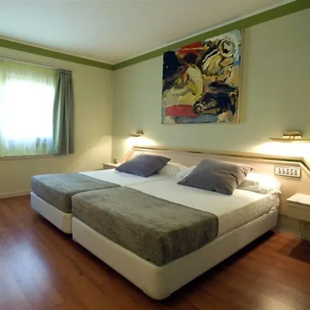 Exe Boston 4*