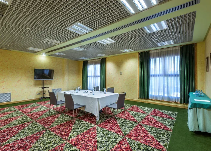 Отель Exe Boston 4*